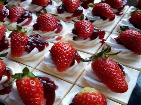 Antara kek yang mendapat permintaan tinggi daripada pelanggan.