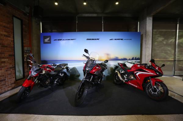 
TIGA model Honda iaitu CBR500R, CB500F dan CB500X yang diperkenalkan oleh Boon Siew Honda baru-baru ini. 