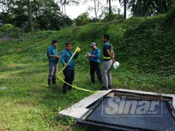 Pagawai JAS di lokasi kejadian bagi pemeriksaan dan siasatan.