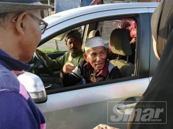Abd Hamid dibawa pulang penduduk kampung sebaik dia ditemukan di pekan Juasseh.