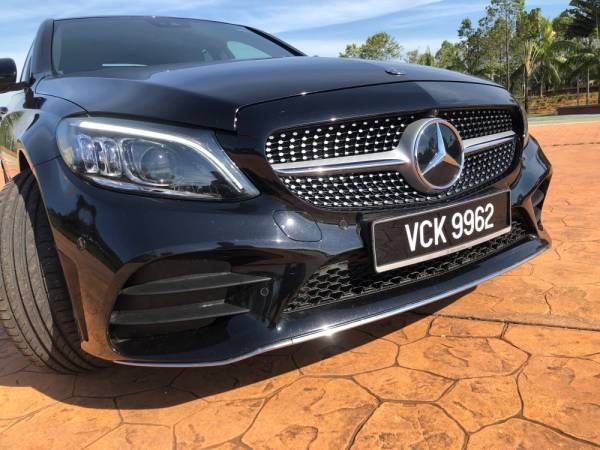 LAMPU utama multibeam LED dengan Ultra Range.