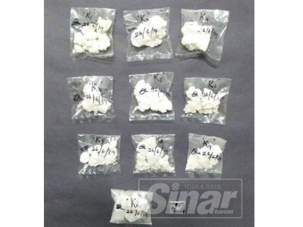 Dadah dipercayai heroin dan methamphetamine ditemui pada kedua-dua suspek dalam serbuan di sebuah rumah di Langkap semalam.