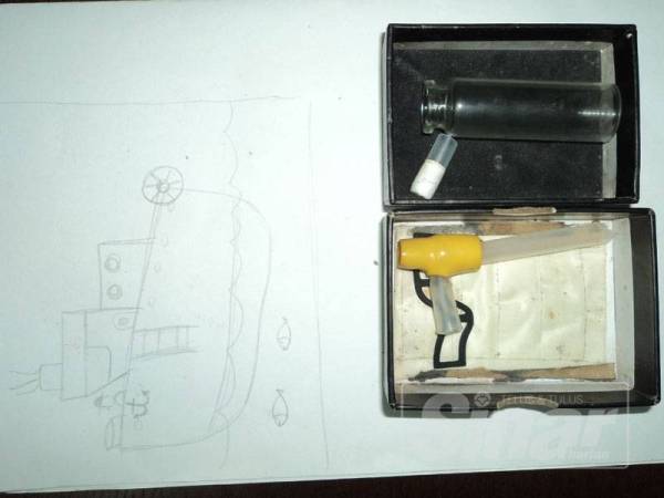 Antara alat menghidap dadah yang ditemui.