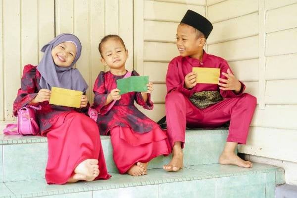 JIKA duit raya anak digunakan untuk kebaikan, hukumnya diharuskan. Sebaliknya, sekiranya digunakan sewenang-wenangnya harta anak-anak untuk tujuan yang tidak dibenarkan syarak, maka hukumnya tidak boleh. -GAMBAR HIASAN.