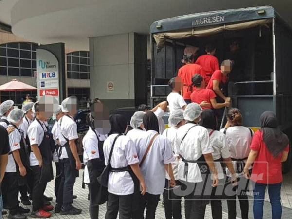 Sebahagian PATI yang ditahan di NU Sentral, Kuala Lumpur, semalam.