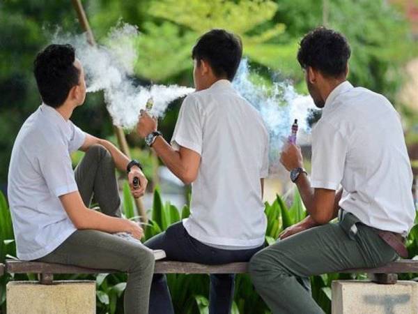 Hasil carian imej untuk Penjualan vape, gula-gula ghost smoke