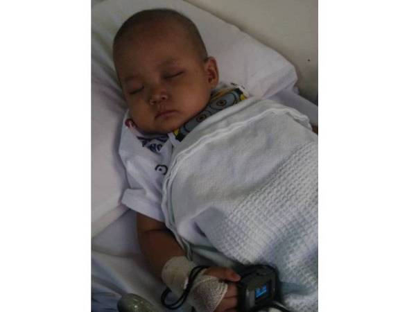 Keadaan Annas Mikhail sewaktu menjalani rawatan kimoterapi kali pertama di HPP dua tahun lalu.