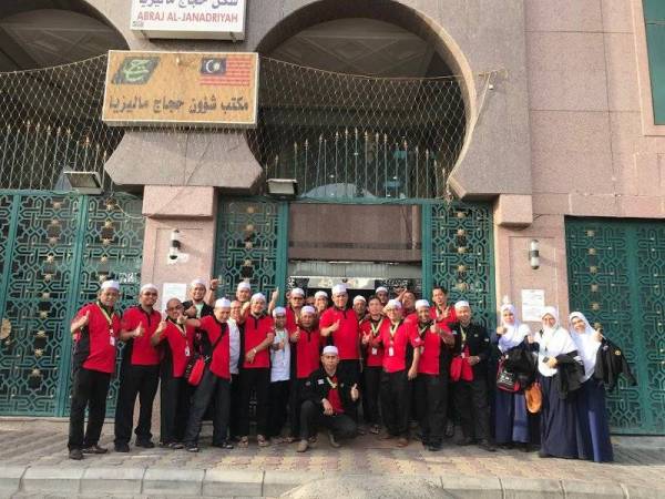 Antara petugas Haji yang tiba di Makkah. - Foto Ihsan TH