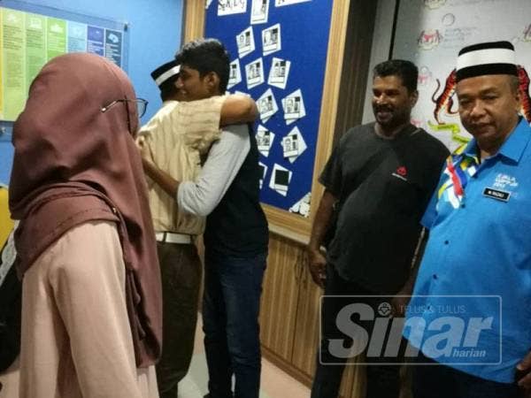 Mohd Razali (kanan) berpuas hati dengan tindakan kedua-dua pihak untuk berdamai.