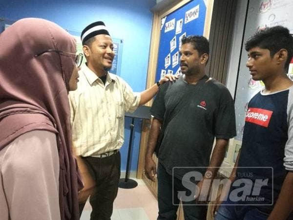 Isu salah faham yang berlaku di antara Che Zaini (kiri), Sobri (dua dari kiri), Thinalan (kanan) dan Nagendran (dua dari kanan) selesai.