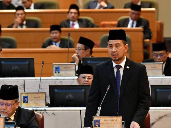 Menteri Besar Johor Datuk Dr Sahruddin Jamal menjawab soalan-soalan ketika menghadiri Mesyuarat bagi Penggal Persidangan Kedua Dewan Negeri Johor Yang Ke-14 di Bangunan Sultan Ismail, Kota Iskandar hari ini. Foto: Bernama
