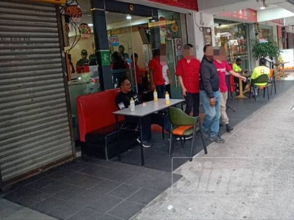 Antara PATI yang ditahan dalam serbuan di enam buah restoran di Jalan Changkat Thambi Dollah, Kuala Lumpur, semalam.