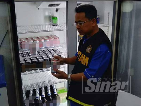 Minuman keras disyaki belum diluluskan kastam dijual kepada pengguna.