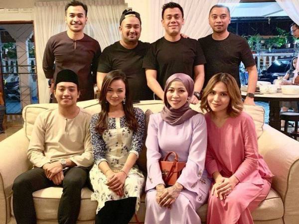 Jasper ketika menghadiri rumah terbuka Aidilfitri rakan artis di Johor Bahru.