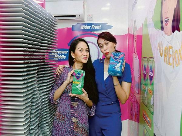 DUA selebriti terkenal, Sharifah Amani (kiri) dan Filzah turut hadir menyatakan sokongan kepada kempen tersebut. 