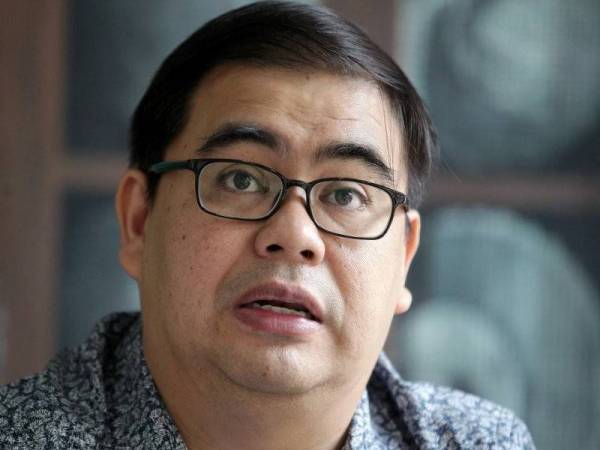 Prof Madya Dr Awang Azman Awang Pawi