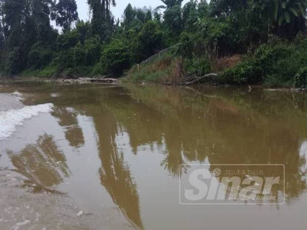 Lokasi dipercayai lelaki tersebut terjatuh.