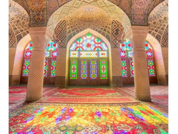 Masjid Nasir Al Molk di Shiraz, Iran.