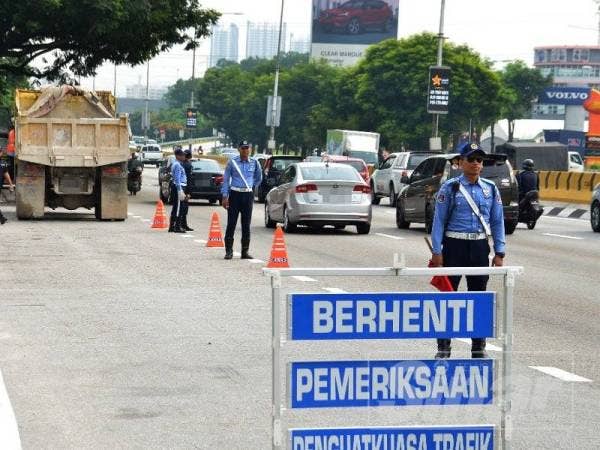 Pemeriksaan oleh Pasukan Peronda Kebersihan dan Warden Trafik dan JPK dalam Ops Bersih diadakan semalam.