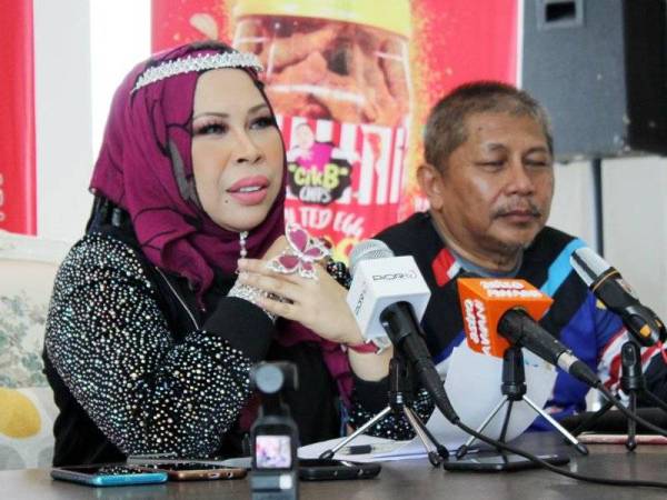 Vida ketika sidang media permohonan maaf secara rasmi terhadap Aishah, di sini hari ini.