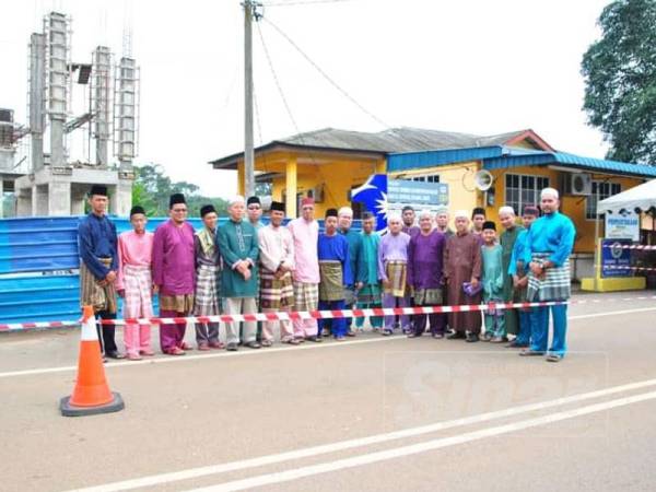 Penduduk memohon pihak berkaitan menyelesaikan segera masalah projek pembinaan yang terhenti sejak April 2018.