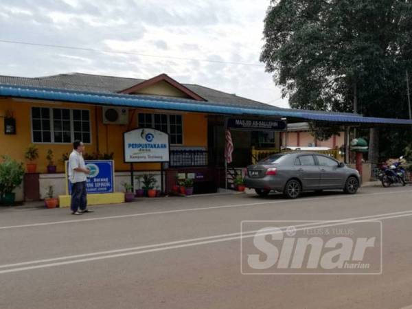 Balai raya di Kampung Sepinang yang kini digunakan sebagai masjid.
