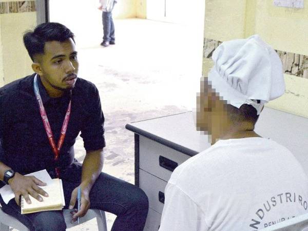 Babang menceritakan pengalaman berharganya sepanjang menjadi penghuni tirai besi.