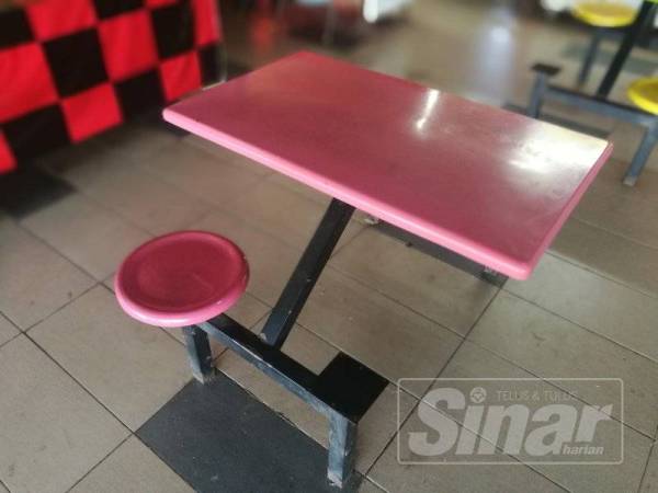 Kawasan tempat duduk di Bazar Pechong yang perlu penyelenggaraan dan dibaiki.