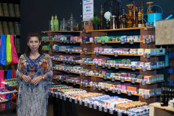 
Ezatul Nazura optimis memenuhi permintaan produk halal di negara-negara Muslim dan di pasaran antarabangsa.