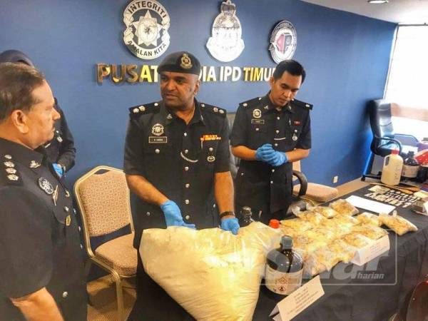 Polis berjaya merampas beberapa jenis dadah bernilai RM126,600 daripada lapan ahli sindiket yang ditahan.