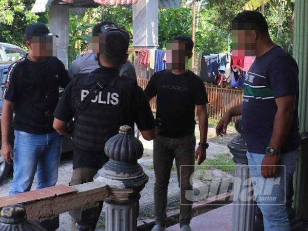 Polis memberkas suspek warga asing kerana mempunyai hubungan dengan kumpulan pengganas Abu Sayyaf Group (ASG) selain terlibat membantu aktiviti penculikan di perairan Sabah.