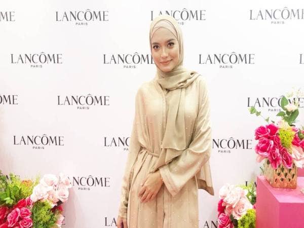 ANAK jati Parit Buntar ini mula dikenali melalui laman sosial, Instagram.