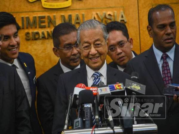 PM bercakap kepada pemberita pada sidang media di Parlimen hari ini. - Foto Sinar Harian SHARIFUDDIN ABDUL RAHIM