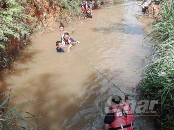 Anggota bomba menjumpai mangsa pada jarak satu meter dari lokasi mangsa jatuh.