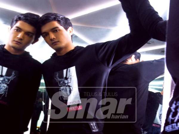 JUMPER Monotonous hadir dalam tiga warna utama.