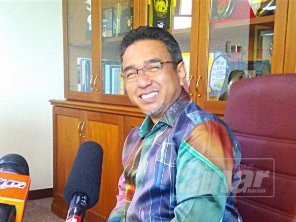 Adly ketika sidang media selepas mesyuarat Exco di Seri Negeri, Ayer Keroh hari ini.
