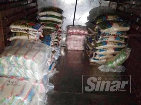 Beras seludup seberat 1.45 tan dirampas PGA Batalion 7 Kuantan malam tadi.