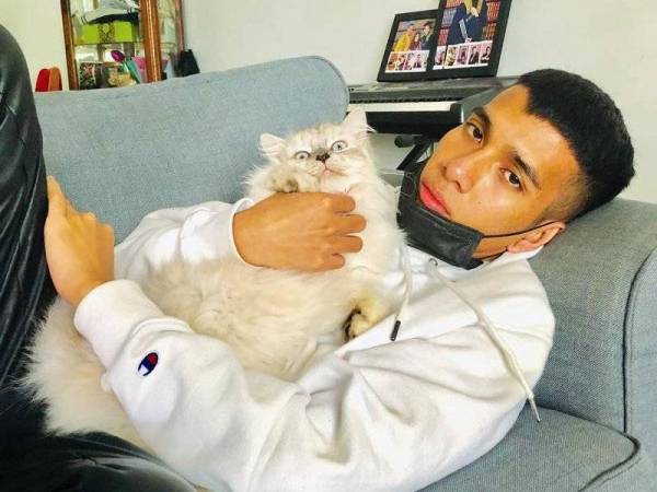 Penyanyi dan pelakon, Naim Daniel