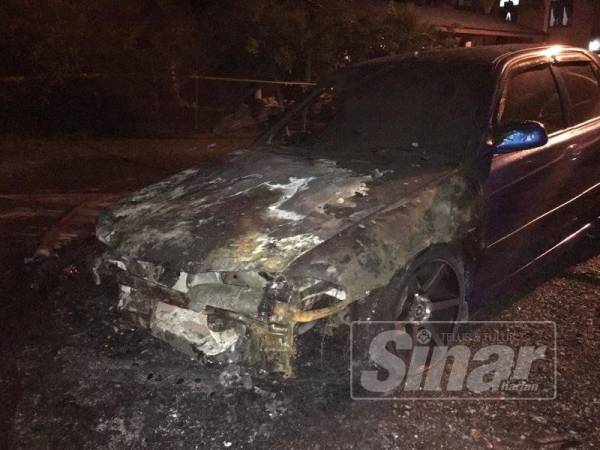 Kereta di parkir berhampiran lokasi kejadian turut musnah.