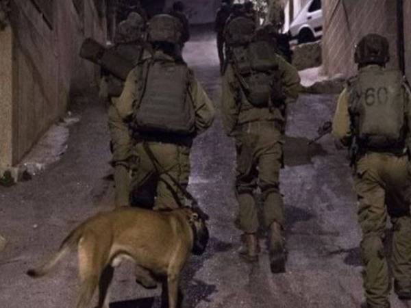  Tentera Israel menyerbu sebuah kawasan kejiranan Palestin di Semenanjung Gaza.