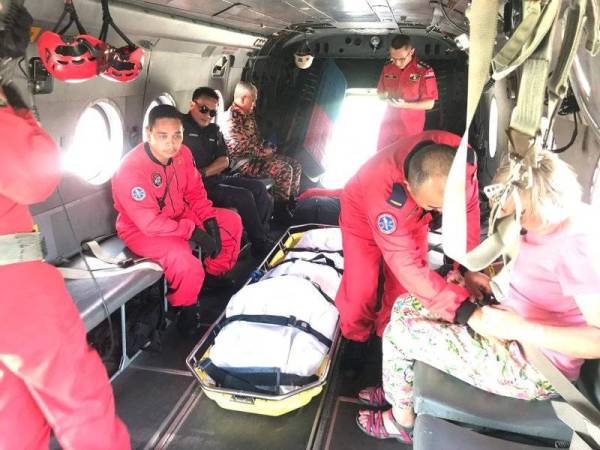 Peter Hans ditemukan oleh pasukan mencari dan menyelamat (SAR) Mulu di Sungai Gua Rusa Mulu.
