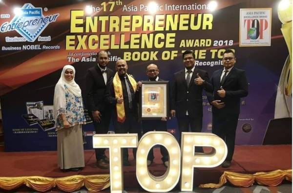 
Anugerah Asia Pacific Excellence Brand 2018-2020 yang diterima oleh usahawan Sejagat Global di peringkat antarabangsa.