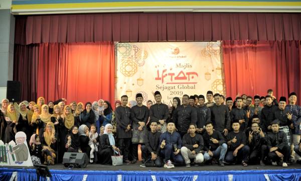 Kepayahan Mohd Zahid dan Abdullah Salleh mengharungi dunia perniagaan terbalas apabila mereka mereka berjaya lahirkan jutawan bersama Sejagat Global. 