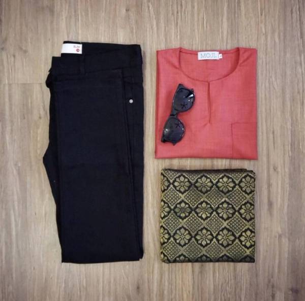 JENAMA @almarimoji berkongsi tip suai padan kurta moden meraj jambu bersama pelengkap gaya menerusi laman sosial Instagram.