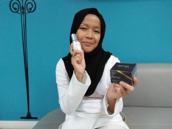 Dua produk jenama Herlysa Vegan iaitu Double Serum dan Tinted Moiturizer keluaran syarikatnya.