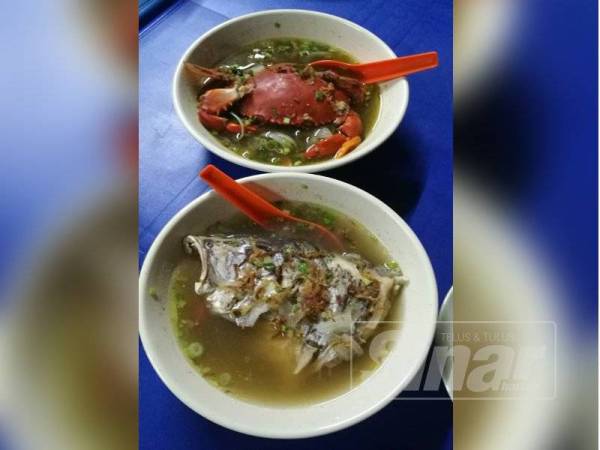 Sup kepala ikan dan sup ketam nipah menjadi menu utama yang menarik pelanggan.