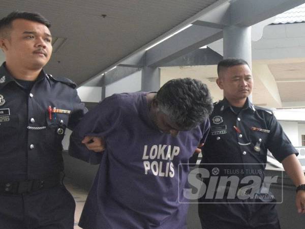 Tertuduh, V. Nagamoorthy, 42, diiringi anggota polis didakwa di Mahkamah Majistret di sini hari ini atas tujuh pertuduhan memperdayakan enam individu membabitkan tawaran pembelian lot kedai dan tanah di Jasin pada lima tahun lalu.