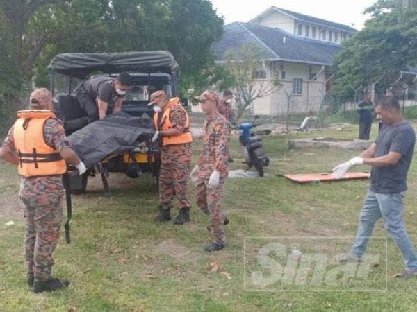 Mayat lelaki ditemukan maut akibat lemas berhampiran jeti LKIM, Endau pagi tadi.