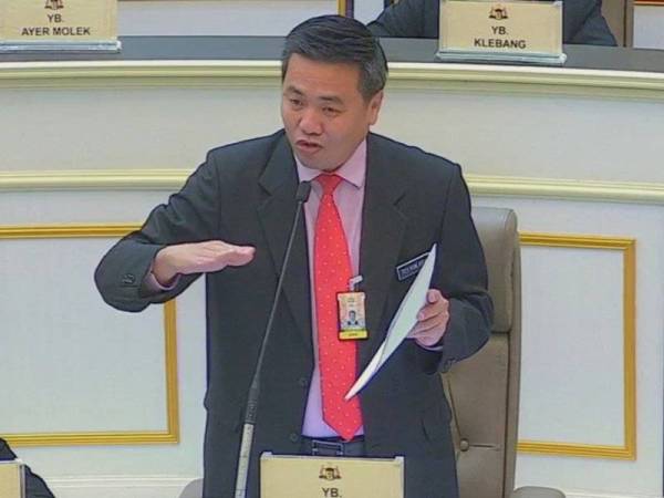 Kok Kiew mempertikaikan tindakan Idris yang menggunakan #MelakaKotorBoss pada setiap kali memuat naik status di Facebook kerana ia boleh memberikan persepsi yang tidak baik kepada kerajaan negeri dan boleh menjejaskan imej Melaka.