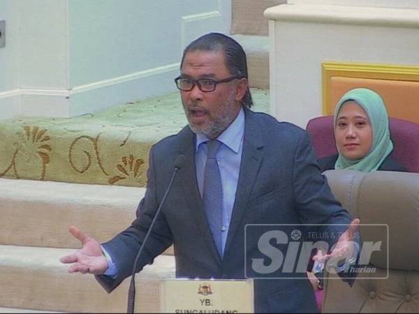 Idris bangun menegaskan setiap isu yang dimuat naik di laman Facebook telah dipanjangkan kepada jabatan berkaitan menerusi panggilan telefon, namun tiada jawapan.